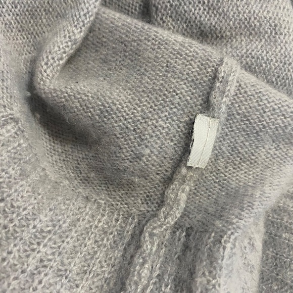 Cashmere sweater. Lord & Taylor. - Picture 16 of 16